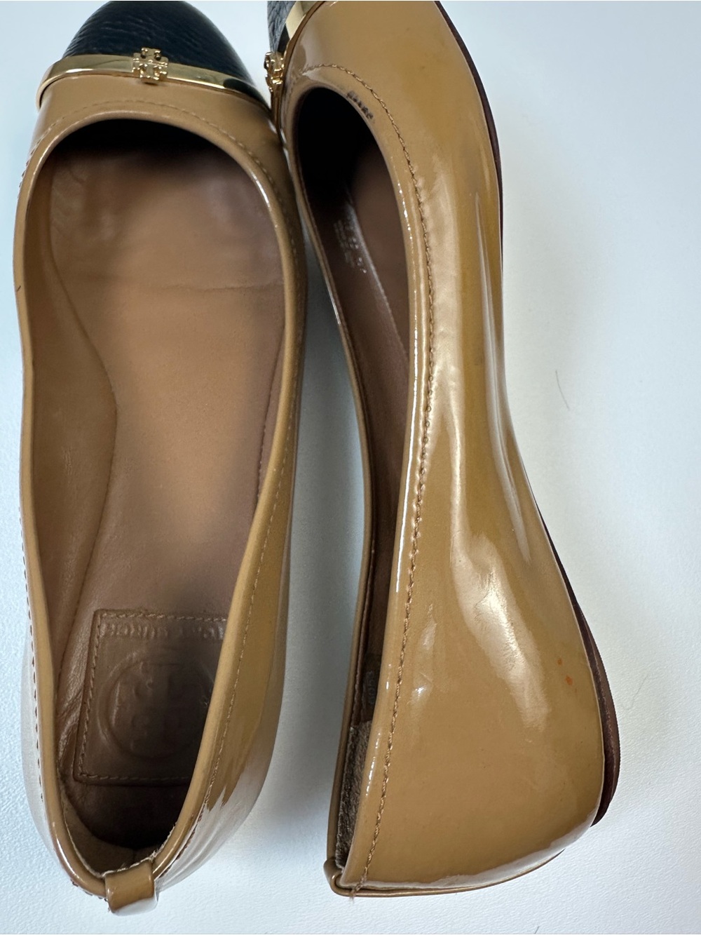 Tory Burch Two-Tone Tan and Black Leather Ballet Flats with Gold Accent - Picture 7 of 10